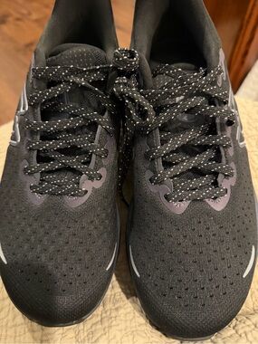 Women's Black Running Sneakers with Reflective Detailing